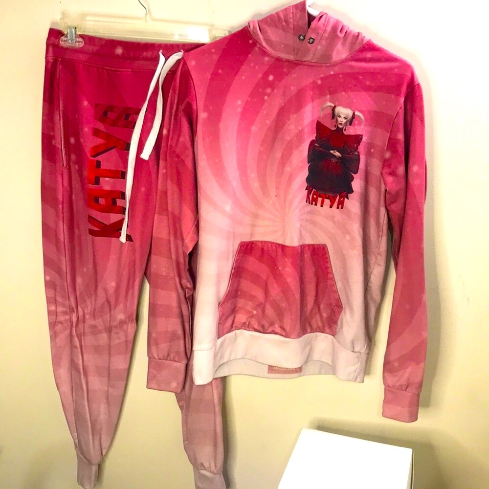 ✨🆕BNWOT Katya Drag Queen Sweatshirt & Jogger Set!❤️